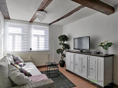 TV und Sideboard - 2 Zimmer Etagenwohnung zur Miete in Niestetal