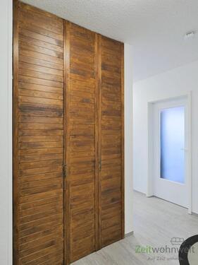 XL-Garderobenschrank im Wohnungsflur - 