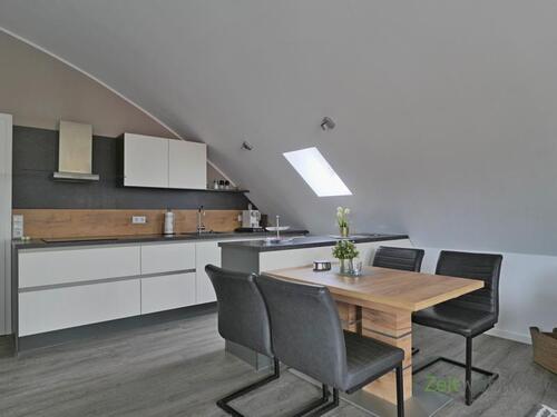 Küche, Tresen und Esstisch - 2 Zimmer Etagenwohnung zur Miete in Erfurt