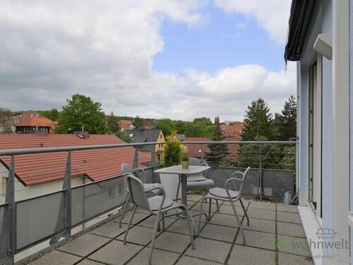 Esstisch auf dem Dachbalkon - 