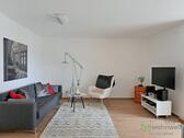 Couch, Designlampe und TV - 2 Zimmer Etagenwohnung zur Miete in Gera