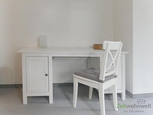 Schreibtisch im dritten Zimmer - 