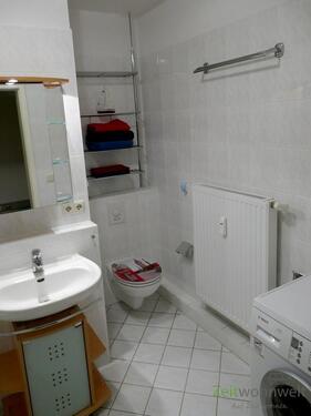 Waschbecken, WC, Waschmaschine - 