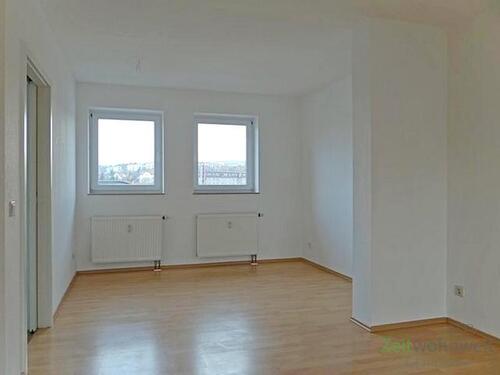 Wohnzimmer vor der Küche - 3 Zimmer Etagenwohnung in Meiningen