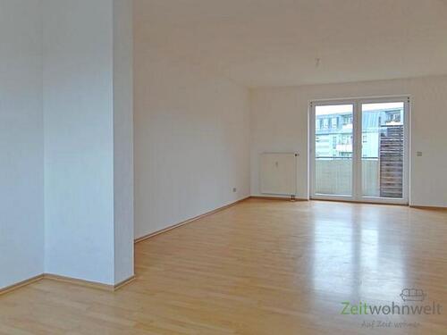 Wohnzimmerblick zum Balkon - 3 Zimmer Etagenwohnung zur Miete in Meiningen