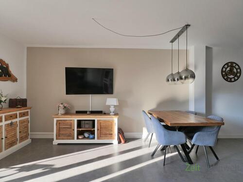 Esstisch im Wohnzimmer - Etagenwohnung mit 80,00 m² in Schönebeck (Elbe) zur Miete