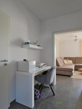 Arbeitsplatz im großen Flur - 