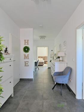 Blick in den großen Wohnungsflur - 