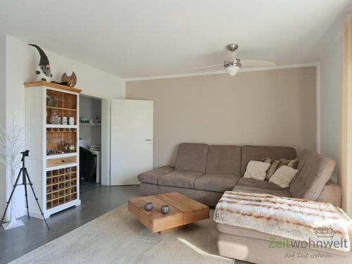 Blick zur Wohnzimmertür - 2 Zimmer Etagenwohnung zur Miete in Schönebeck (Elbe)