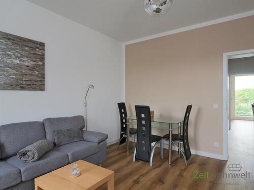 kleiner Esstisch im Wohnzimmer - Etagenwohnung mit 40,00 m&sup2; in Erfurt zur Miete