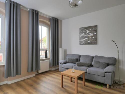 Blick zum Sofa - 2 Zimmer Etagenwohnung in Erfurt