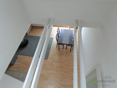 Blick von der Galerie in Wohnzimmer - 