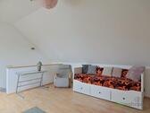 Schlafsofa, Sessel und Schreibtisch - 