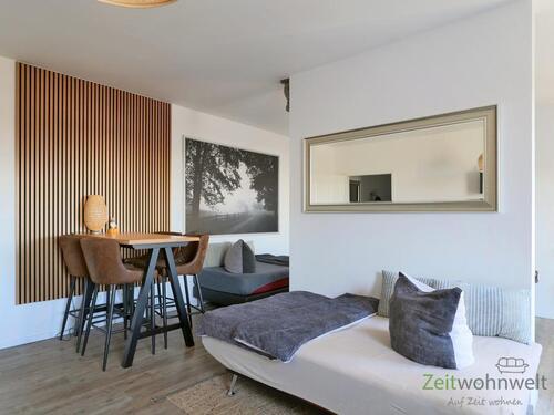 Esstisch mit 4 Hockern - 1 Zimmer Etagenwohnung zur Miete in Irxleben