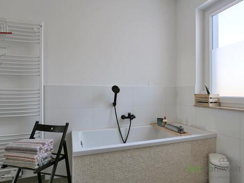 kleine Wanne im Bad - 