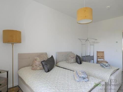 zwei breite Betten - 