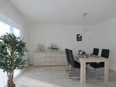 Blick zu Esstisch und Kommode - Etagenwohnung mit 72,00 m² in Magdeburg zur Miete