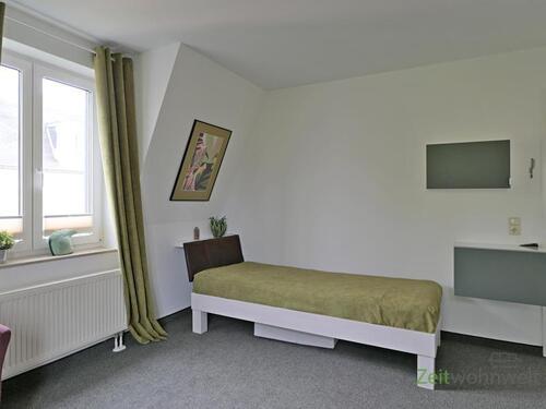 rechtes Bett - 3 Zimmer Etagenwohnung in Dresden