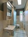 modernes Bad mit Glas-Faltdusche - 