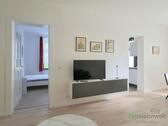 Blick zu Schlafzimmer und Küche - 2 Zimmer Etagenwohnung in Radebeul