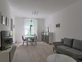 Blick ins Wohnzimmer - (EF1420_M) Dresden: Radebeul, Erstbezug in neu sanierte und neu möblierte Wohnung, PKW-Stellplatz inklusive