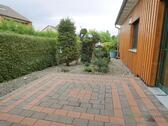 eigene Terrasse hinter dem Haus - 2 Zimmer Etagenwohnung in Duderstadt