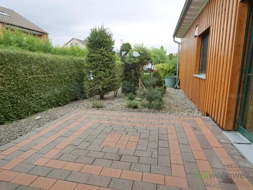 eigene Terrasse hinter dem Haus - 2 Zimmer Etagenwohnung in Duderstadt