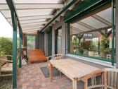 Eingang mit überdachter Terrasse - 