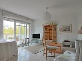 Blick ins Wohnzimmer - (EF0981_M) Kassel-Stadt: Bad Wilhelmshöhe, helle möblierte 2-Zimmer-Wohnung mit Balkon, WLAN und großer Einzelgarage