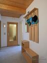 Wohnungsflur mit Garderobe - 