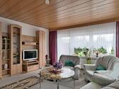 Blick zur Fensterfront - 2 Zimmer Etagenwohnung zur Miete in Baunatal