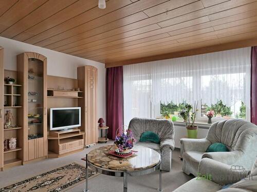 Blick zur Fensterfront - 2 Zimmer Etagenwohnung zur Miete in Baunatal