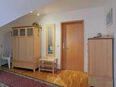 Wohnungsflur mit Schränken - 