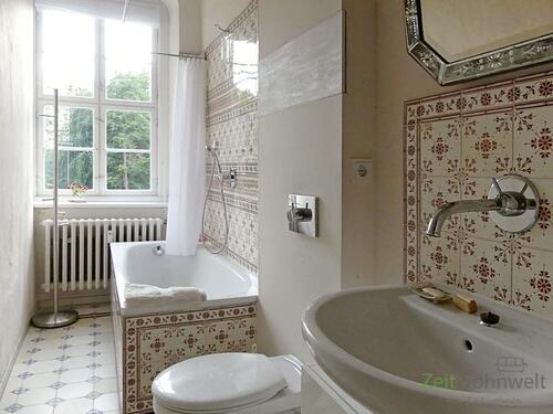 Bad mit Wanne - 