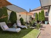 Blick in den Garten - (EF1269_M) Magdeburg: Barleben, preiswerte große ruhige möblierte Wohnung mit eigener Terrasse und Garten