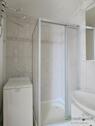 Dusche und kleine Waschmaschine - 