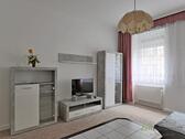 neue Schrankwand und TV - 2 Zimmer Etagenwohnung zur Miete in Erfurt