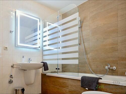 Bad mit Wanne - 2 Zimmer Etagenwohnung in Dresden