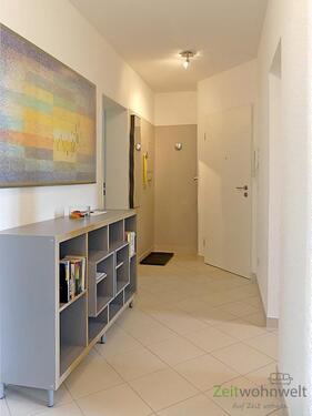 Wohnungsflur mit Garderobe - 