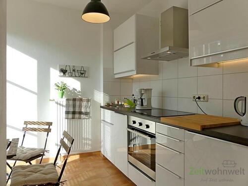 Küche vor dem Balkon - (EF0442_M) Dresden: Striesen-West, möblierte 2-ZKB mit Parkettböden, Balkon, Aufzug, WLAN inklusive