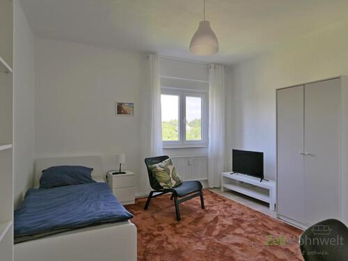 Bett, TV und Kleiderschrank - (EF0901_M) Kassel-Stadt: Fasanenhof, neu möbliertes Zi. in 2er-WG, WLAN, Garten-Sitzecke, Grundreinigung inkl.