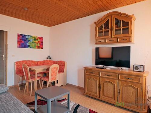 Blick in den Wohnraum - 1 Zimmer Etagenwohnung zur Miete in Schkopau
