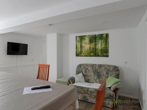 EG, TV und Sofa im Esszimmer - 