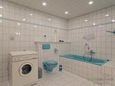 Waschmaschine und Badewanne - 