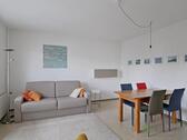 Blick in den Wohnraum - (EF0970_M) Kassel-Stadt: West, möbliertes Apartment auf der ruhigen Gebäuderückseite, mit WLAN, Dusche und Balkon