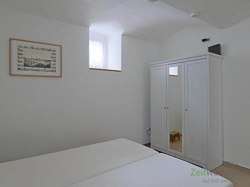 Kleiderschrank - 