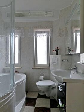 Bad mit Wanne - 