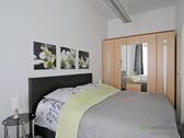 Doppelbett und Kleiderschrank - 