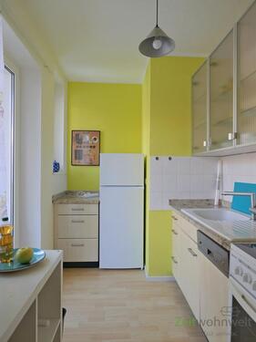Blick in die Küche - 2 Zimmer Etagenwohnung in Dresden