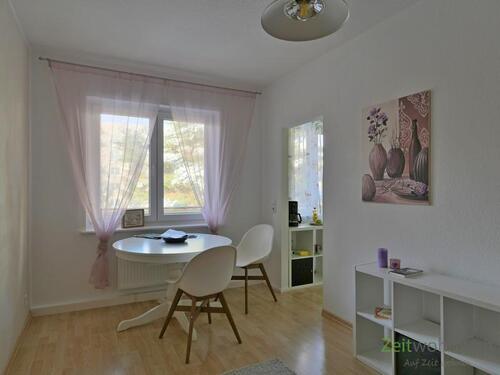 Blick ins Wohnzimmer - 2 Zimmer Etagenwohnung zur Miete in Dresden